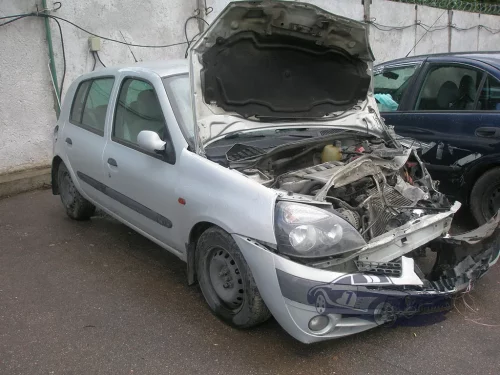Renault Clio | 2002 г.в.